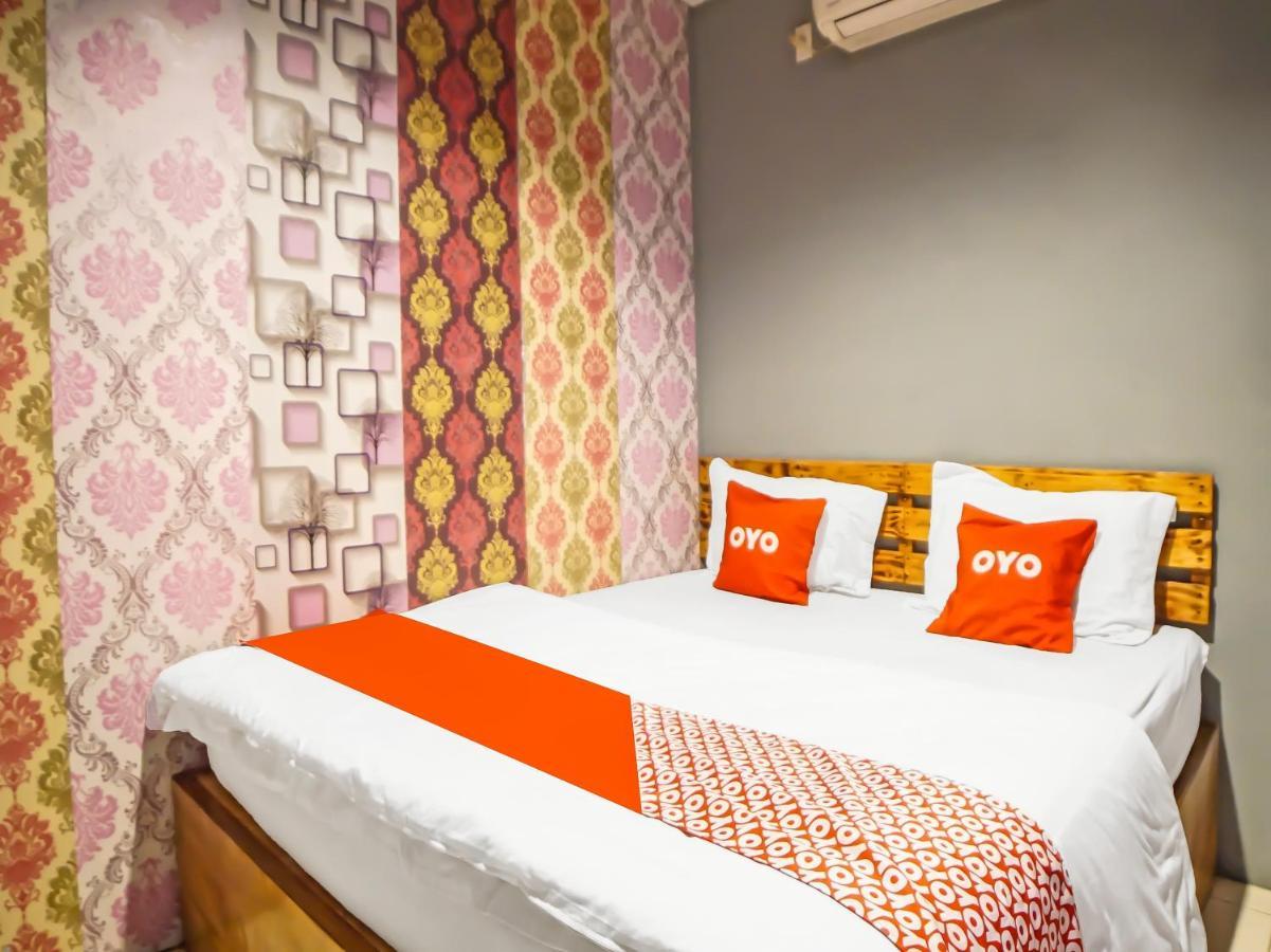 Oyo 990 Stadion Residence Syariah Medan Dış mekan fotoğraf