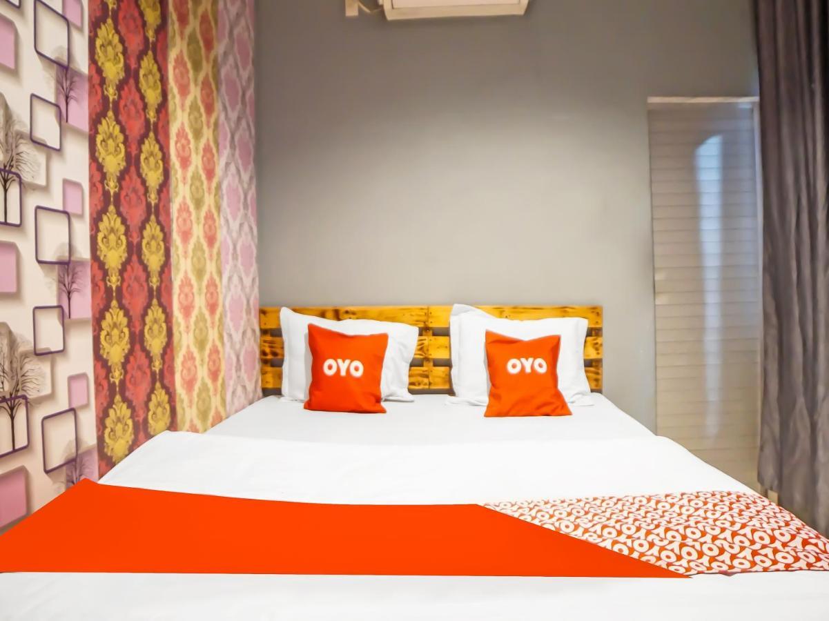 Oyo 990 Stadion Residence Syariah Medan Dış mekan fotoğraf