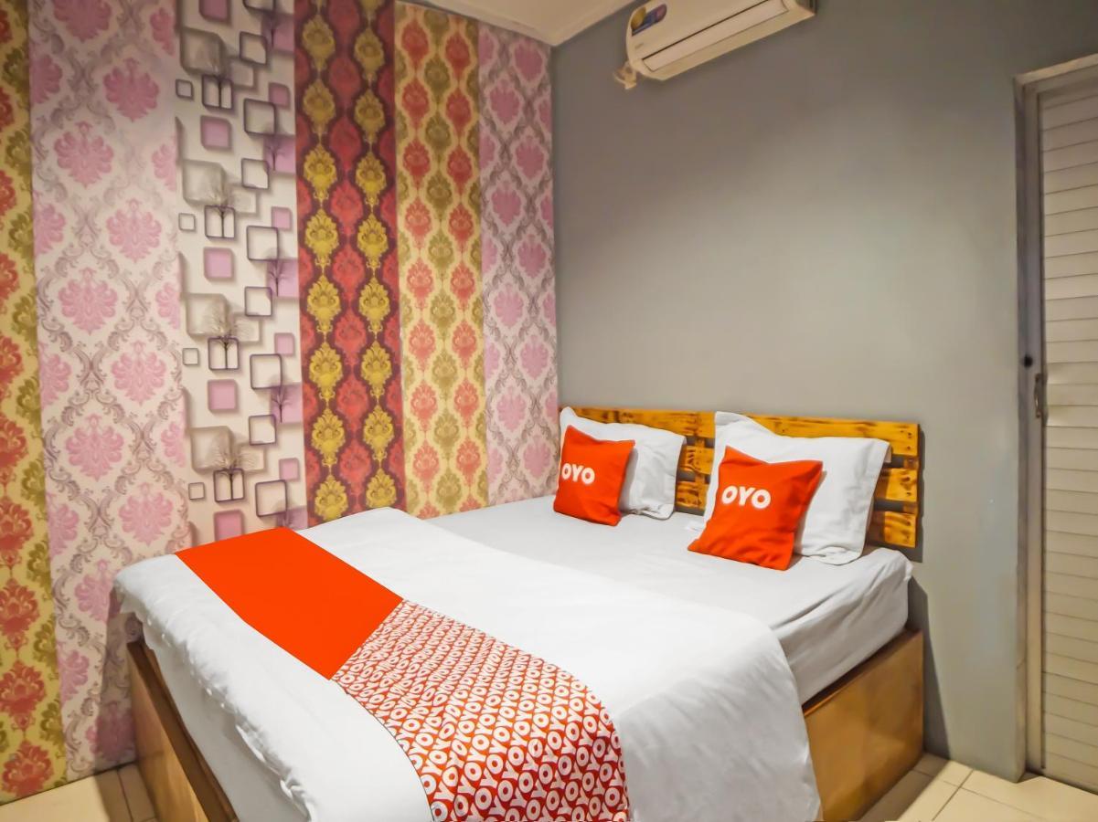 Oyo 990 Stadion Residence Syariah Medan Dış mekan fotoğraf