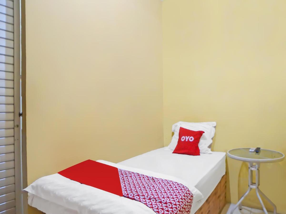 Oyo 990 Stadion Residence Syariah Medan Dış mekan fotoğraf