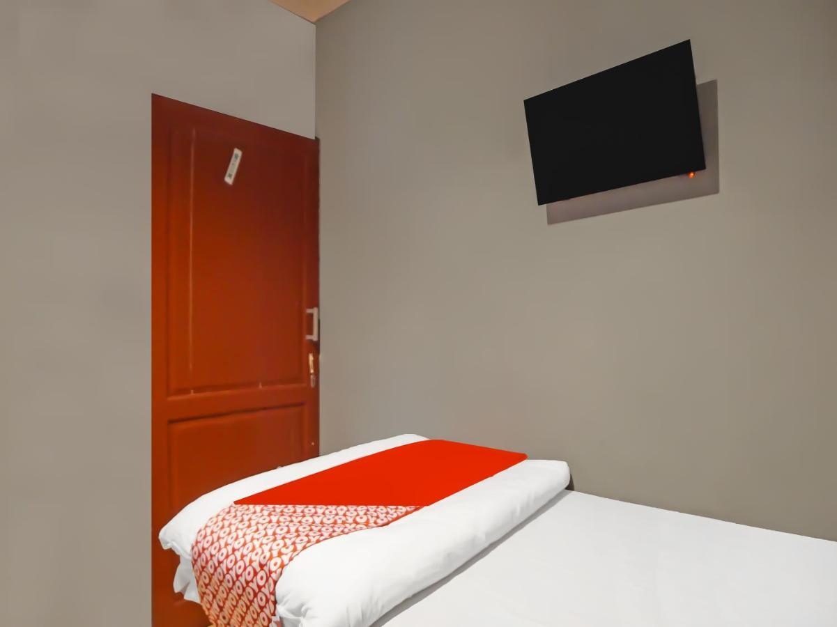Oyo 990 Stadion Residence Syariah Medan Dış mekan fotoğraf