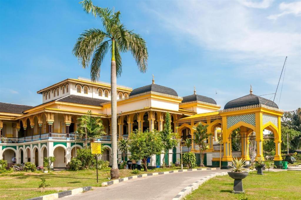Oyo 990 Stadion Residence Syariah Medan Dış mekan fotoğraf