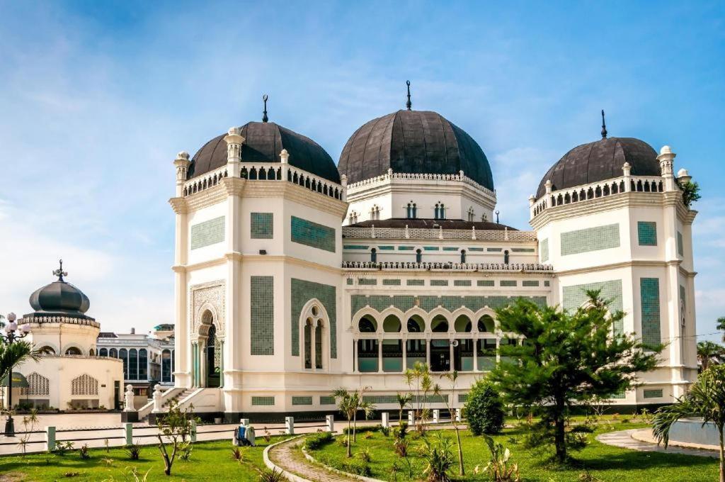 Oyo 990 Stadion Residence Syariah Medan Dış mekan fotoğraf